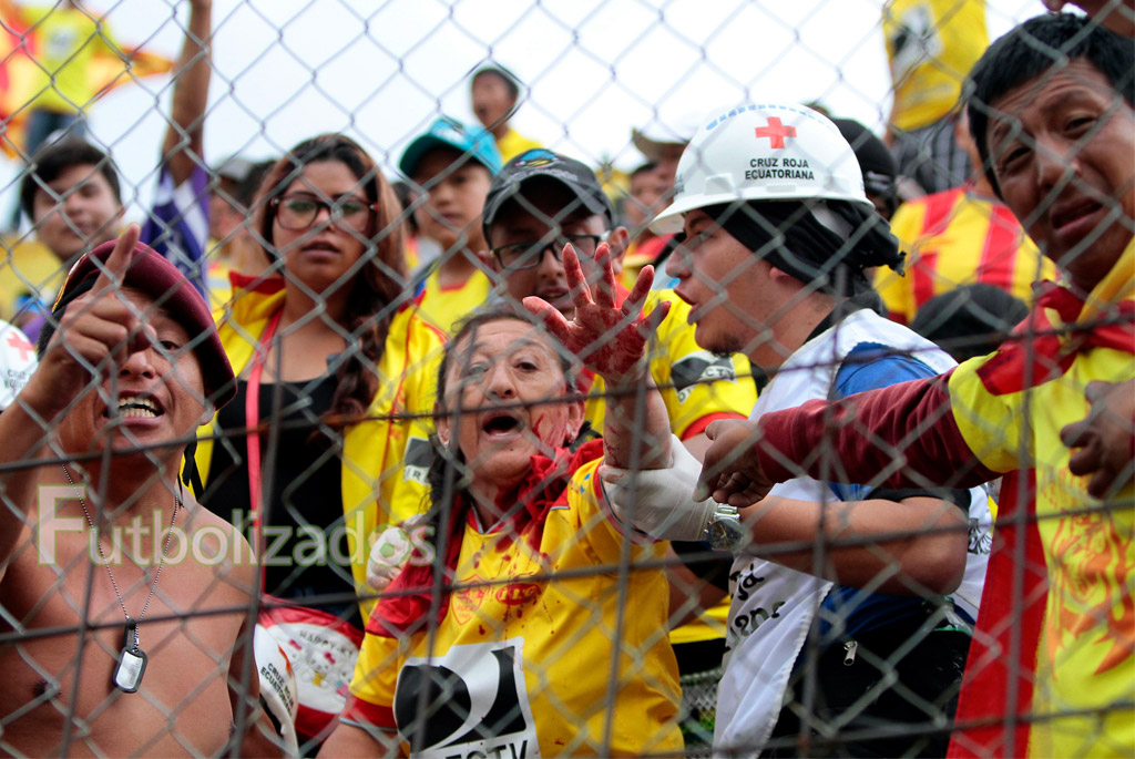 aucas_hinchas_reclamos_0857